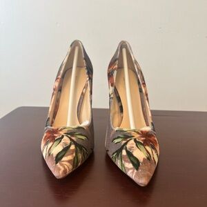 Nine West Womens Tatiana Angel Floral Velvet Dress Pump Heels. Size 7 NWOT